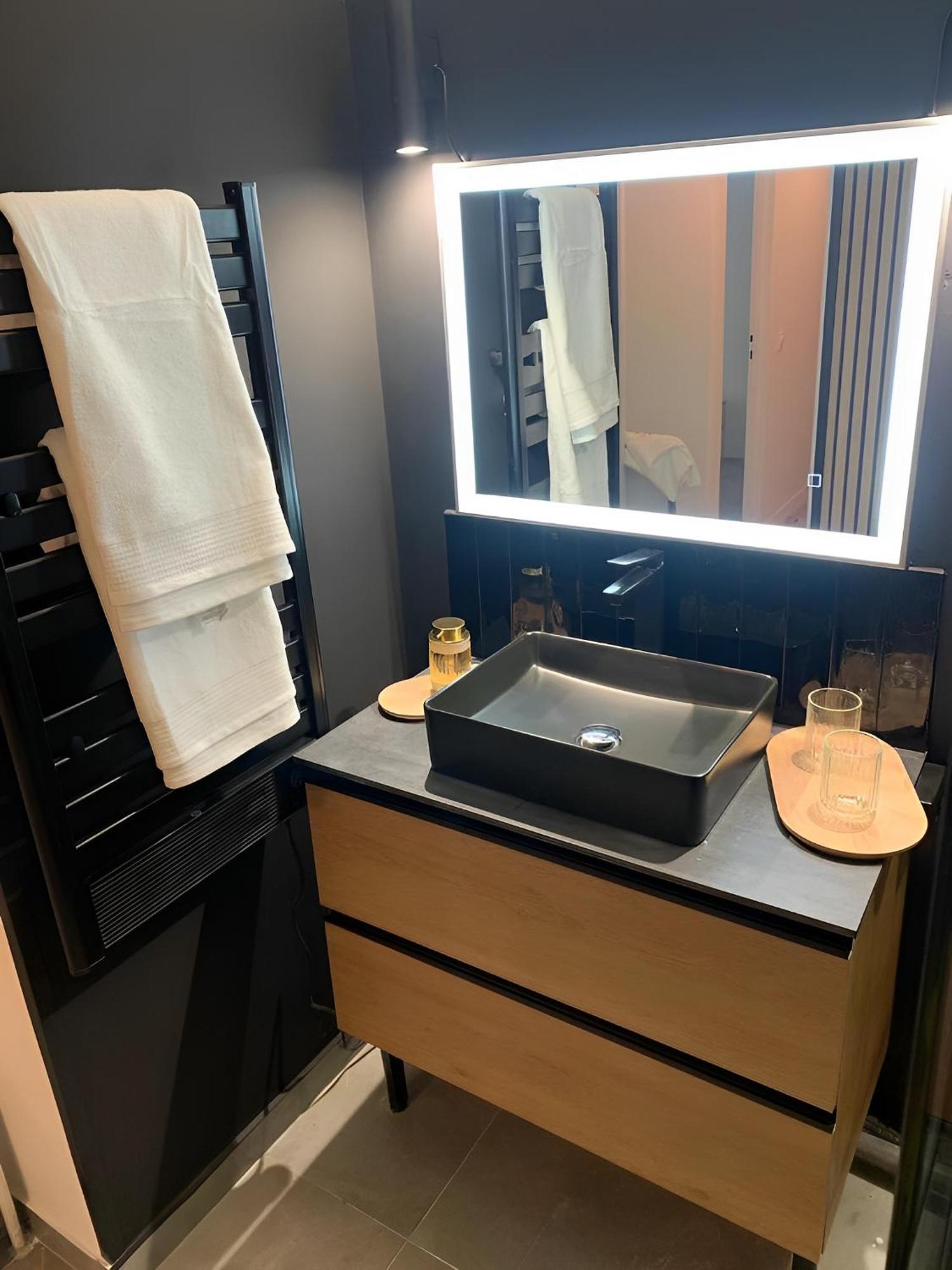 Magnifique Appartement, 3 Min De Paris Levallois-Perret Luaran gambar